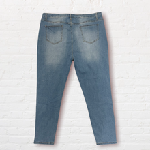 Load image into Gallery viewer, Milagros Jeans (Light Wash) 2x-3x Only
